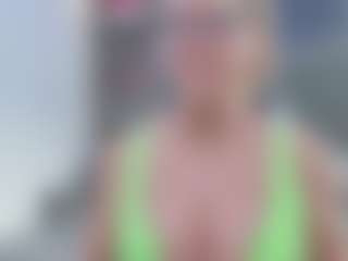 Fit Cougar's Live Sex Cam Show