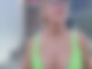 Fit Cougar's Live Sex Cam Show