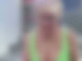 Fit Cougar's Live Sex Cam Show