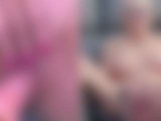 Fit Cougar's Live Sex Cam Show