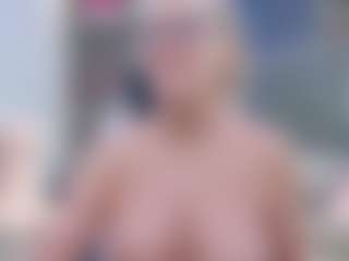 Fit Cougar's Live Sex Cam Show