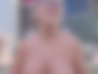Fit Cougar's Live Sex Cam Show