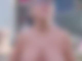 Fit Cougar's Live Sex Cam Show