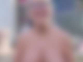 Fit Cougar's Live Sex Cam Show
