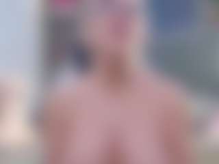 Fit Cougar's Live Sex Cam Show