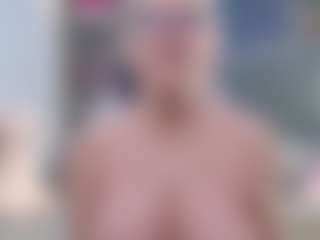 Fit Cougar's Live Sex Cam Show
