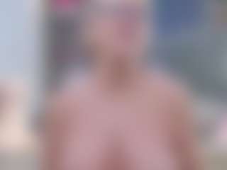 Fit Cougar's Live Sex Cam Show