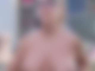 Fit Cougar's Live Sex Cam Show