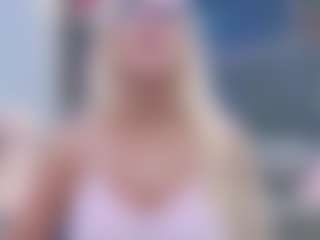 Fit Cougar's Live Sex Cam Show