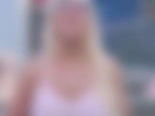Fit Cougar's Live Sex Cam Show