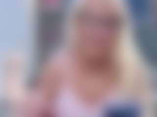 Fit Cougar's Live Sex Cam Show