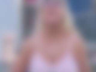 Fit Cougar's Live Sex Cam Show