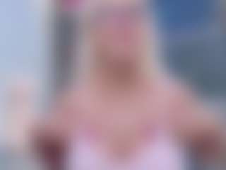 Fit Cougar's Live Sex Cam Show