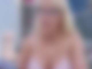 Fit Cougar's Live Sex Cam Show