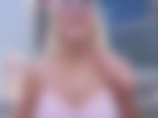 Fit Cougar's Live Sex Cam Show