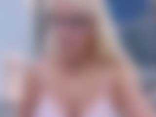 Fit Cougar's Live Sex Cam Show