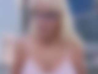 Fit Cougar's Live Sex Cam Show