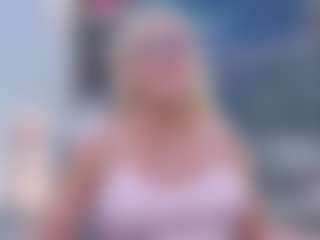 Fit Cougar's Live Sex Cam Show