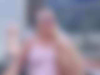 Fit Cougar's Live Sex Cam Show