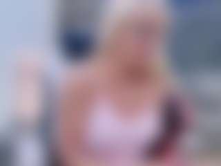 Fit Cougar's Live Sex Cam Show