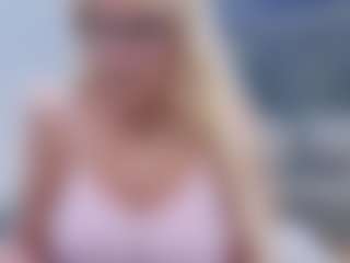 Fit Cougar's Live Sex Cam Show