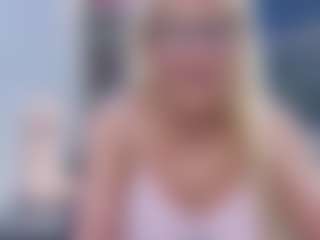 Fit Cougar's Live Sex Cam Show