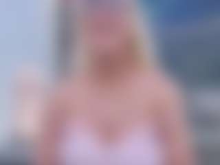Fit Cougar's Live Sex Cam Show