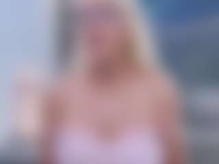 Fit Cougar's Live Sex Cam Show