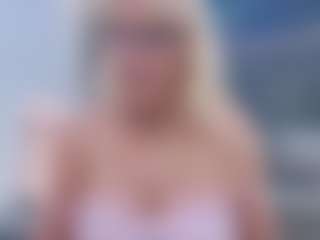 Fit Cougar's Live Sex Cam Show