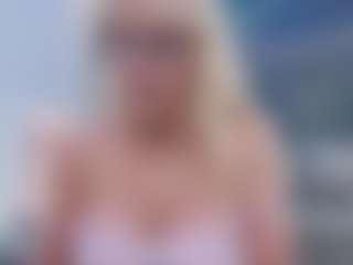 Fit Cougar's Live Sex Cam Show