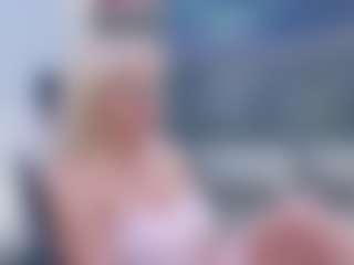 Fit Cougar's Live Sex Cam Show