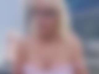 Fit Cougar's Live Sex Cam Show