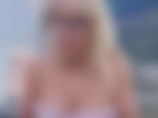 Fit Cougar's Live Sex Cam Show