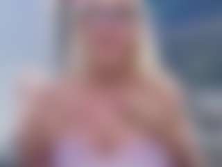 Fit Cougar's Live Sex Cam Show