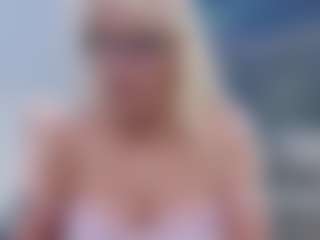 Fit Cougar's Live Sex Cam Show