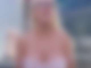 Fit Cougar's Live Sex Cam Show