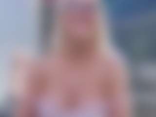 Fit Cougar's Live Sex Cam Show