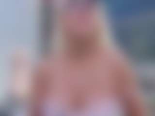 Fit Cougar's Live Sex Cam Show
