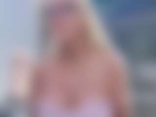 Fit Cougar's Live Sex Cam Show