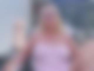 Fit Cougar's Live Sex Cam Show