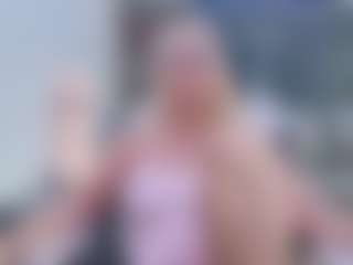 Fit Cougar's Live Sex Cam Show