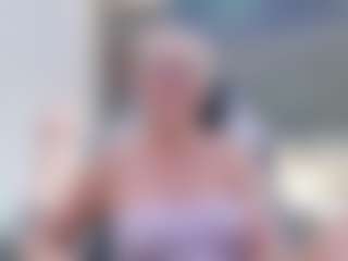 Fit Cougar's Live Sex Cam Show