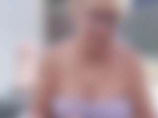 Fit Cougar's Live Sex Cam Show