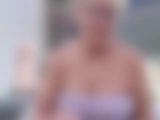 Fit Cougar's Live Sex Cam Show