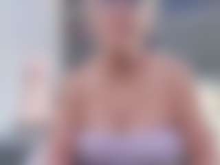 Fit Cougar's Live Sex Cam Show