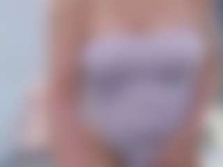 Fit Cougar's Live Sex Cam Show
