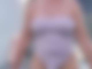 Fit Cougar's Live Sex Cam Show