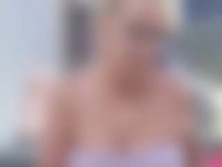 Live cam show with Fit Cougar - Blonde Hair on Dare Cams