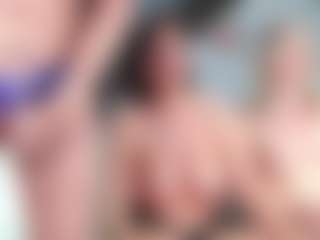 Fit Cougar's Live Sex Cam Show