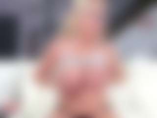 Fit Cougar's Live Sex Cam Show